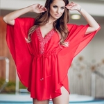 Model Amber - Červená | krátká červená plážová tunika na plavky | Beach Swan