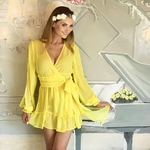 Model Linda | krátký žlutý plážový přehoz přes plavky nebo plážové šaty | Beach Swan