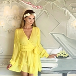 Model Linda | krátký žlutý plážový přehoz přes plavky nebo plážové šaty | Beach Swan