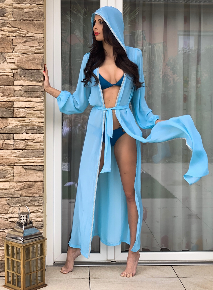 Model Naomi - tyrkysová | dlouhé tyrkysové letní plážové šaty s kapucí na plavky| Beach Swan